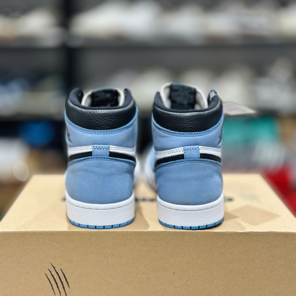 Nike Jordan 1 High UNC 