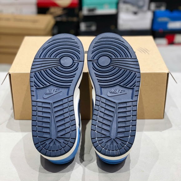 Nike Jordan 1 Low OG Obsidian