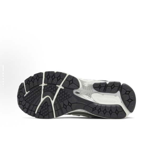 New Balance 1906R ‘Silver Metalic’ 