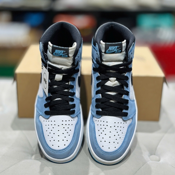 Nike Jordan 1 High UNC 